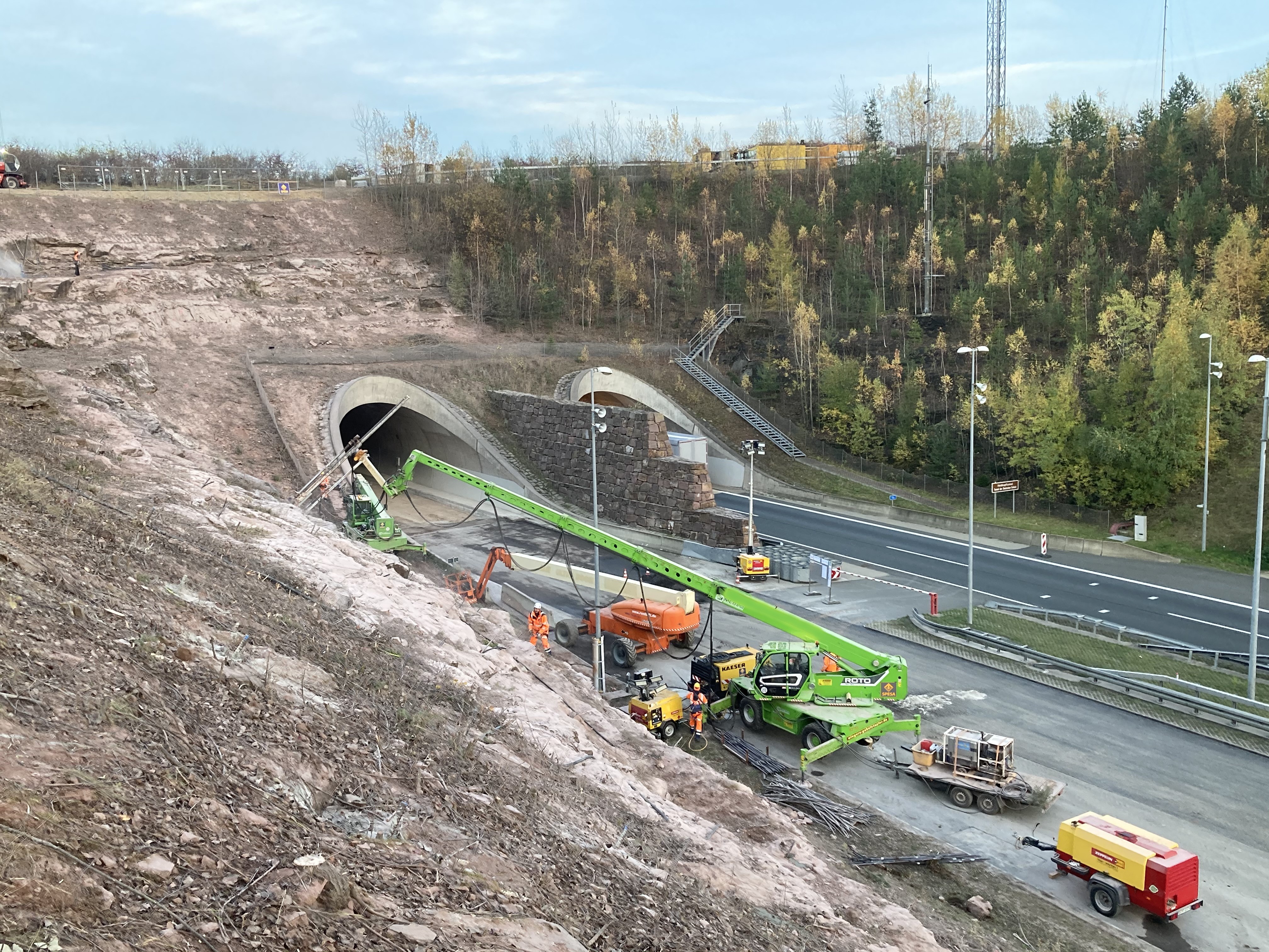 Hang- und Felssicherung am Westportal des Heidkopftunnels an der A38 durch Spesa Spezialbau und Sanierung