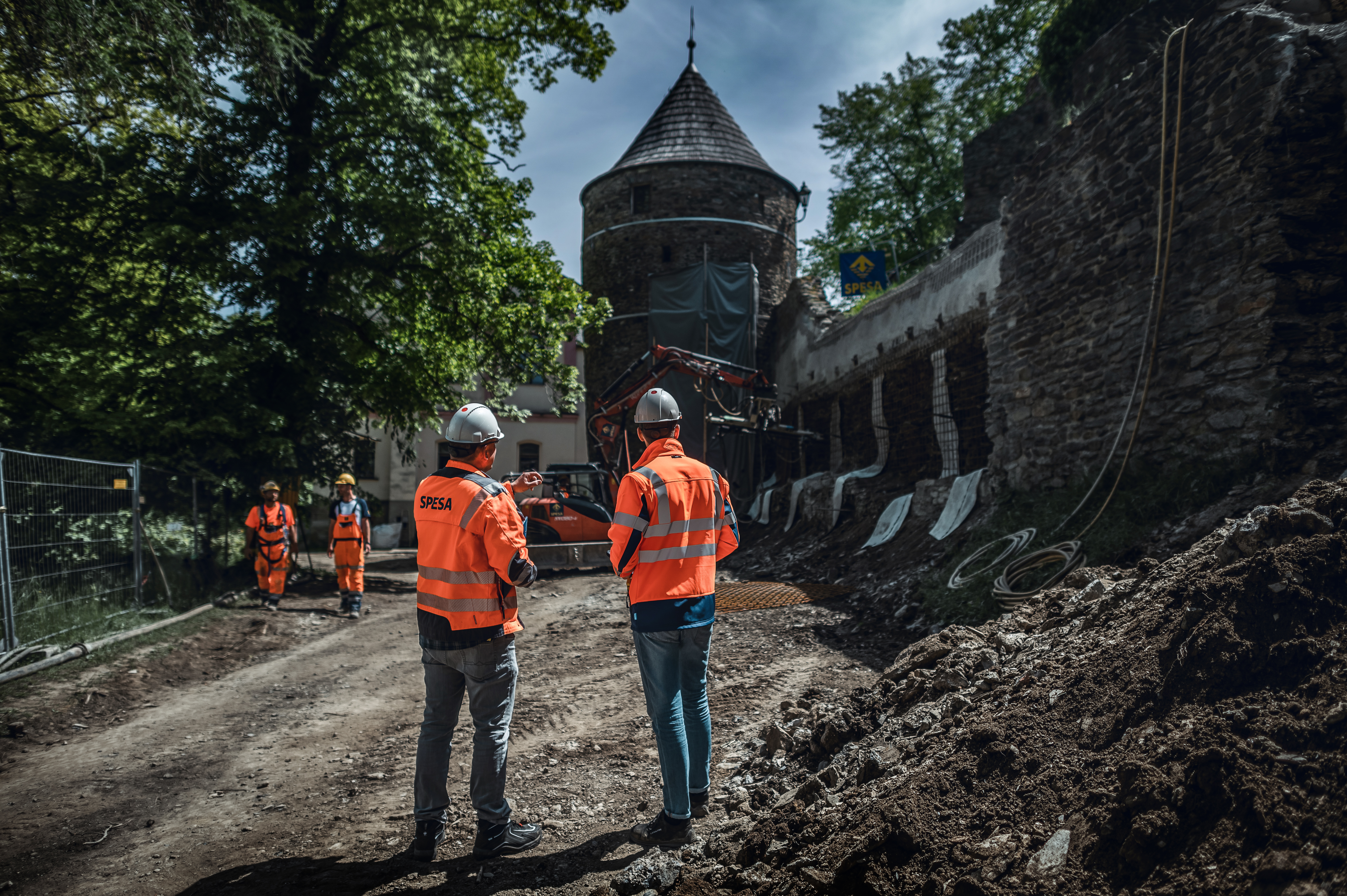 Unsere Experten für Bauwerkssanierung setzten Stützmauern, Burgruinen oder historische Gebäude instand.