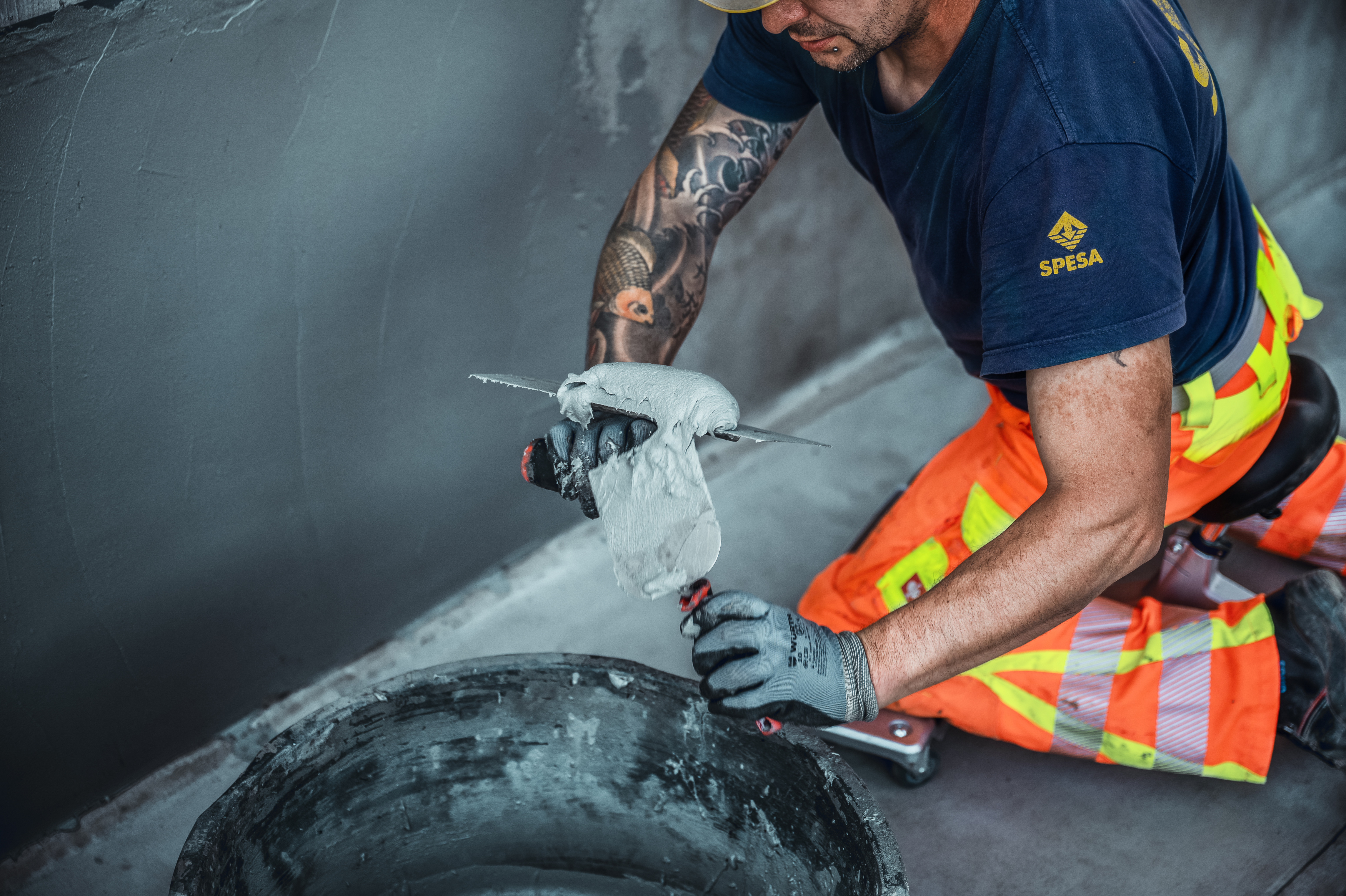  Bei der Betonsanierung kommt es auf jedes Detail an, so auch beim Verspachteln von Rissen und Fugen
