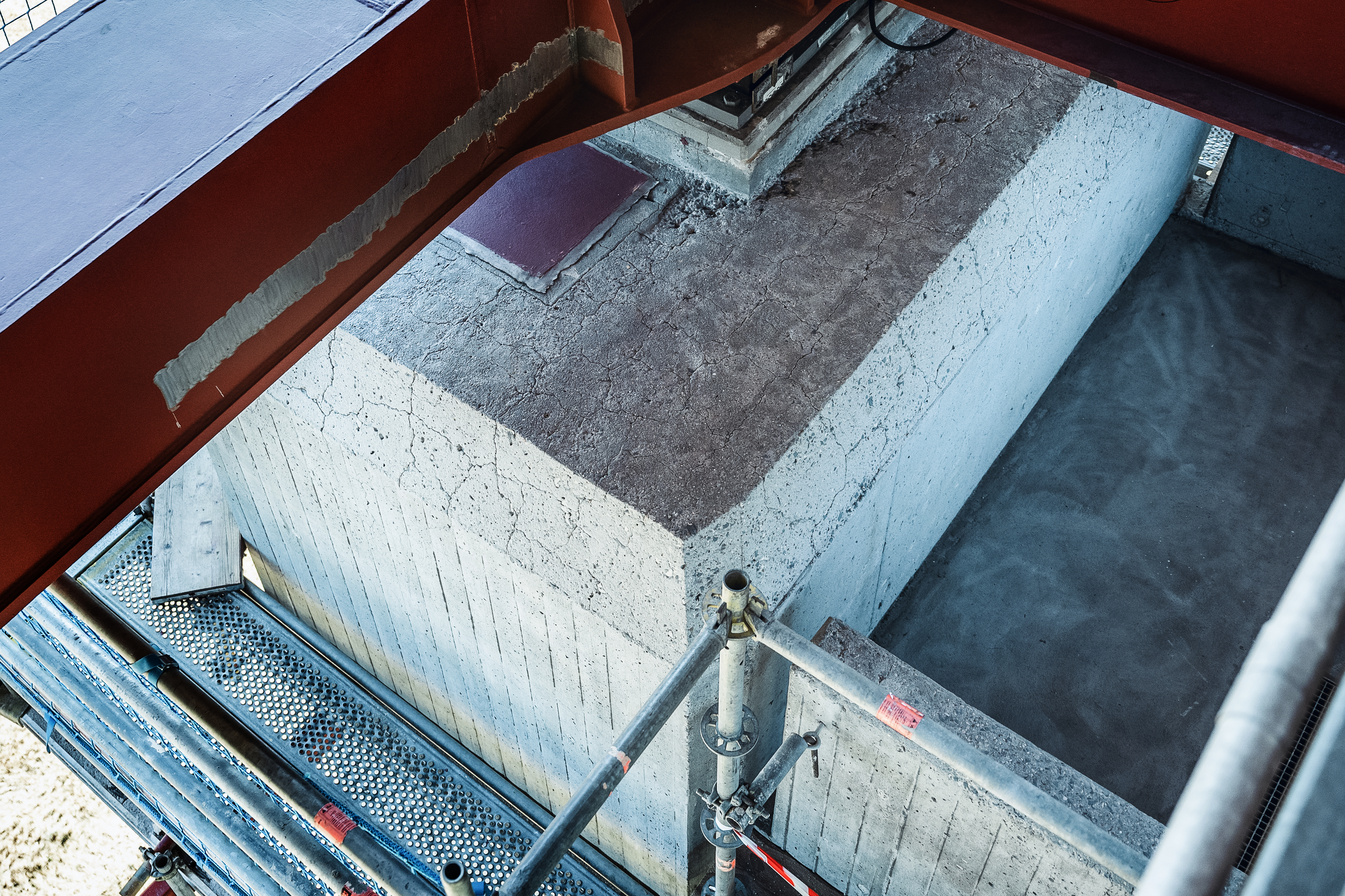 Die Instandsetzung der Itztalbrücke wurde mithilfe von Injektionsharzen durchgeführt und die vorhandenen Risse verfüllt.