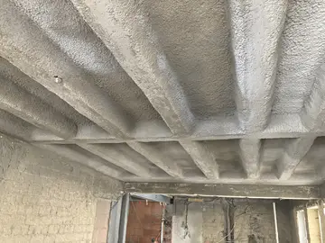  Bei der Betonsanierung der Rippendecke setzte die Spesa Spezialbau und Sanierung auf Spritzbeton