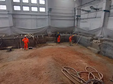 Zur Sicherung der Baugrube wurde eine Spritzbetonschale mit Bewehrung hergestellt