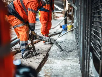 Mithilfe von Betonsanierung können Bauwerk saniert und wieder instandgesetzt werden. 
