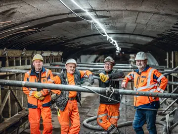 Ob auf der Baustelle oder im Büro – wir sind immer auf der Suche nach schlauen Köpfen und echten Teamplayern. Jetzt bewerben!