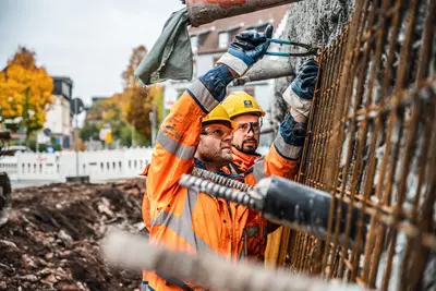 Zur zusätzlichen Stabilisierung wurde der Hang mit Bewehrungsmatten verstärkt. 
