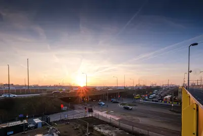 Diaphragm wall work using the BAUER Cube System in the Groenendaallaan area of Ant-werp – the cutting depth is up to 30 m.
