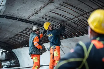 Zur Sicherung und Stabilisierung des historischen Tunnelbauwerks wurden 120 t Bewehrung in die Innenschale eingebracht. 